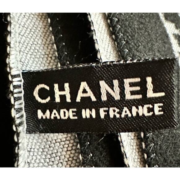 Copied - Cashmere & Silk reversible oversized Chanel logo scarf/wrap  A - Picture 3 of 4
